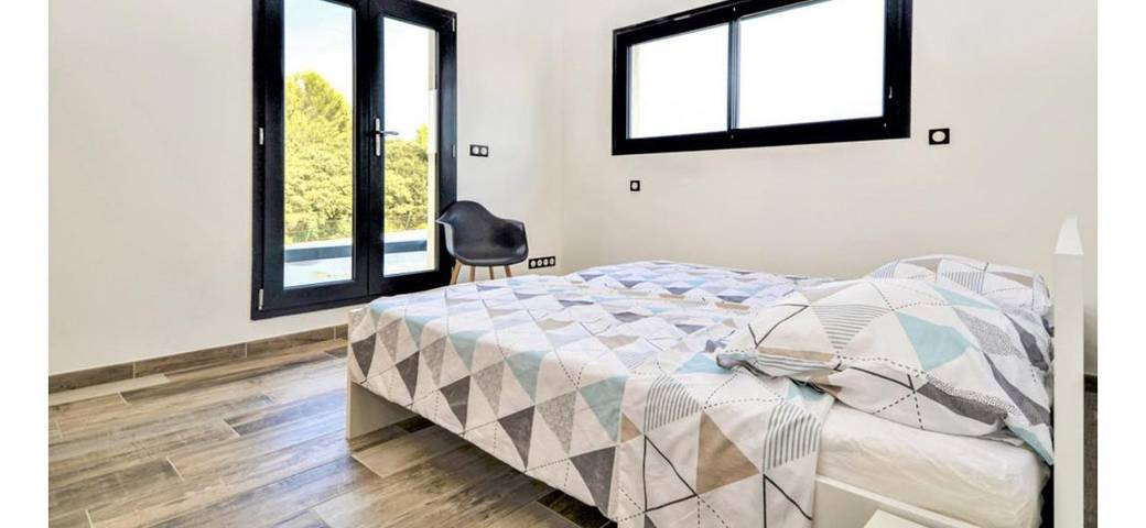 Location de vacances pour 7 personnes, avec terrasse ainsi que piscine et vue à Bezouce - 4