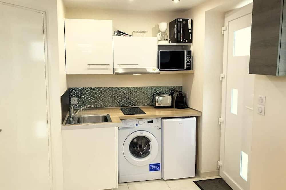 Appartement entier, Studio équipé et meublé avec cour commune en centre-ville in Montluçon, Région de Montluçon