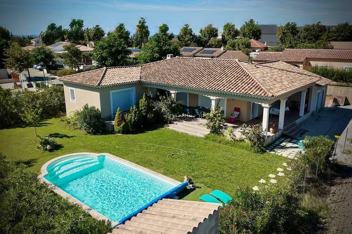 Ferienhaus für 6 Personen, mit Terrasse und Garten in Sainte-Cécile-les-Vignes