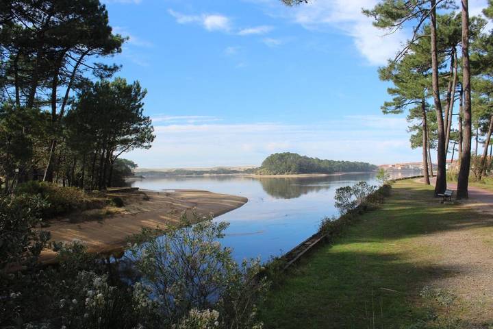 Chalet pour 5 personnes, avec jardin ainsi que piscine et bassin pour enfant