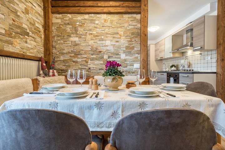 Appartamento intero, Appartamento "Casa Ferrazza Michelle" con vista sulle montagne, Wi-Fi e balcone in Madonna di Campiglio, Tre Ville