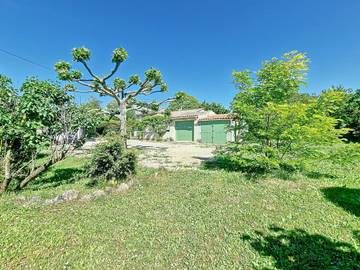 Location de vacances pour 4 personnes, avec jardin ainsi que terrasse et jacuzzi à Callian