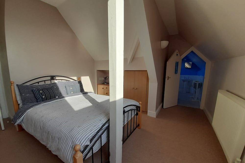 Entire apartment, A  2-bedroom seafront apartment in a large detached property on seafront in Woolacombe, Devon