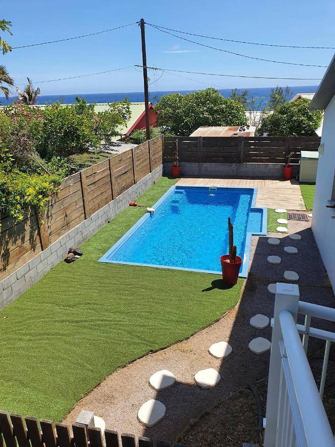 Appartement de vacances pour 6 personnes, avec piscine ainsi que vue et balcon