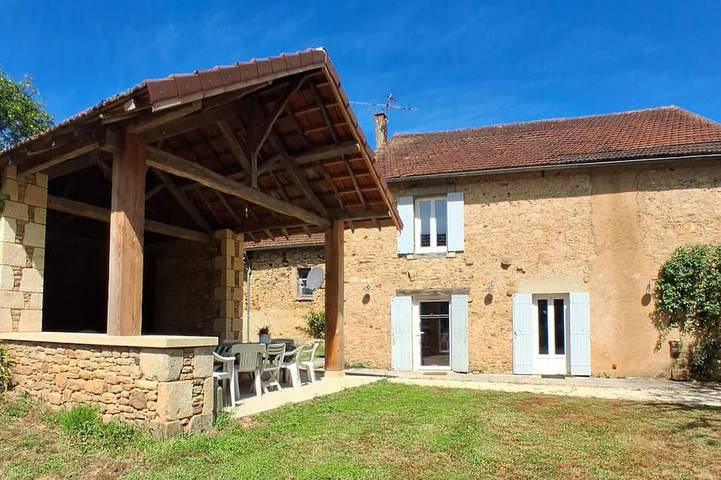 Gîte pour 10 personnes, avec Terrasse et Jardin à Doissat