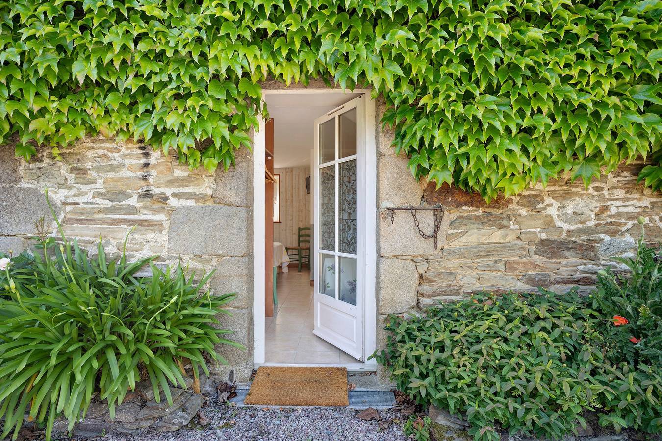 Gästezimmer „Les Hortensias“ mit gemeinsamer Terrasse, Garten und Wlan in Cancale, Mont-Saint-Michel-Bucht