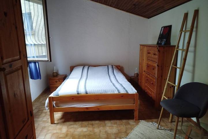 Gîte pour 3 personnes, avec terrasse et piscine, animaux acceptés à Villeneuve-de-Berg - 2