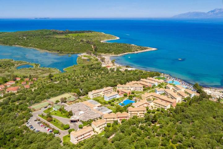 Vakantiepark voor 3 personen, with Terras and Whirlpool as well as Tuin and Zwembad op Corfu