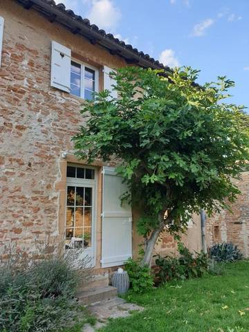 Gîte pour 6 personnes, avec jardin ainsi que piscine et vue, animaux acceptés à Charnay-lès-Mâcon