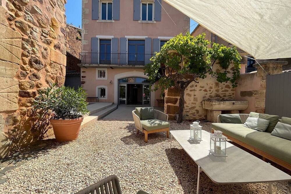 Spacious 5-bedroom house with Ac, Wifi in welcoming Cruzy in Cruzy, Béziers en omgeving