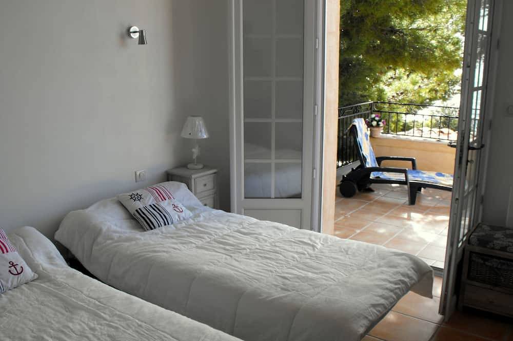 Villa Facing The Sea In Calanque Cote Bleue in Ensuès-la-Redonne, Istres region