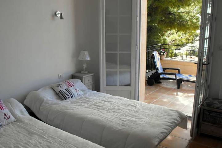 Location de vacances pour 6 personnes, avec terrasse et jardin, animaux acceptés à Ensuès-la-Redonne - 4