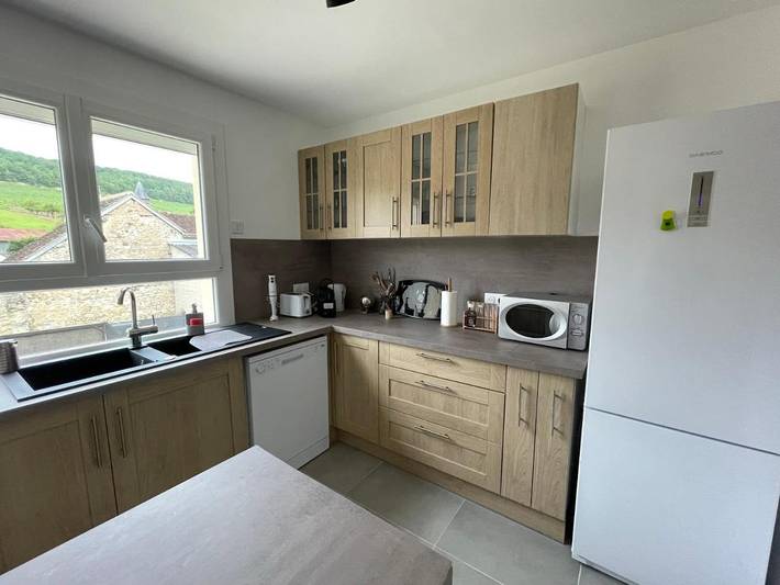 Location de vacances pour 8 personnes, avec jardin ainsi que piscine et vue à Chablis - 4