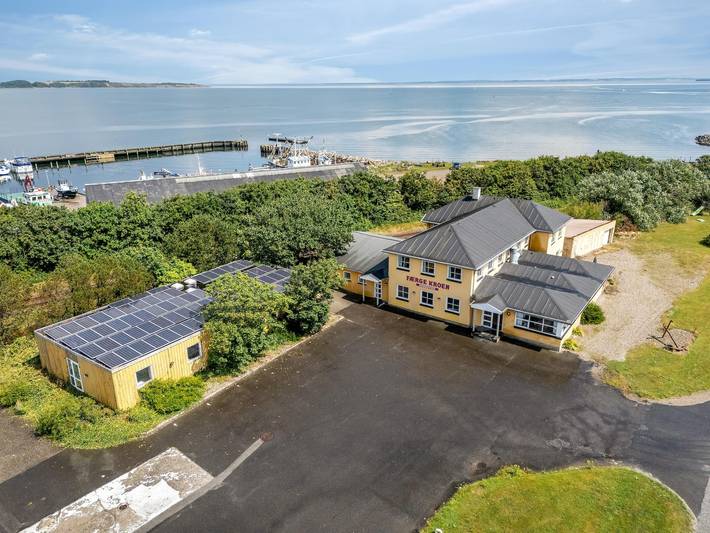 Ferienhaus für 40 Personen, mit Terrasse und Pool sowie Sauna - 1