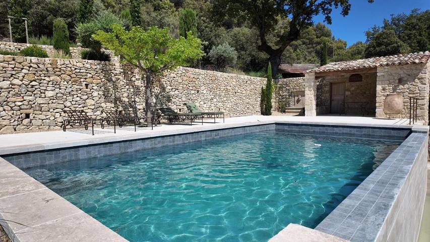Appartement de vacances pour 2 personnes, avec terrasse ainsi que piscine et vue