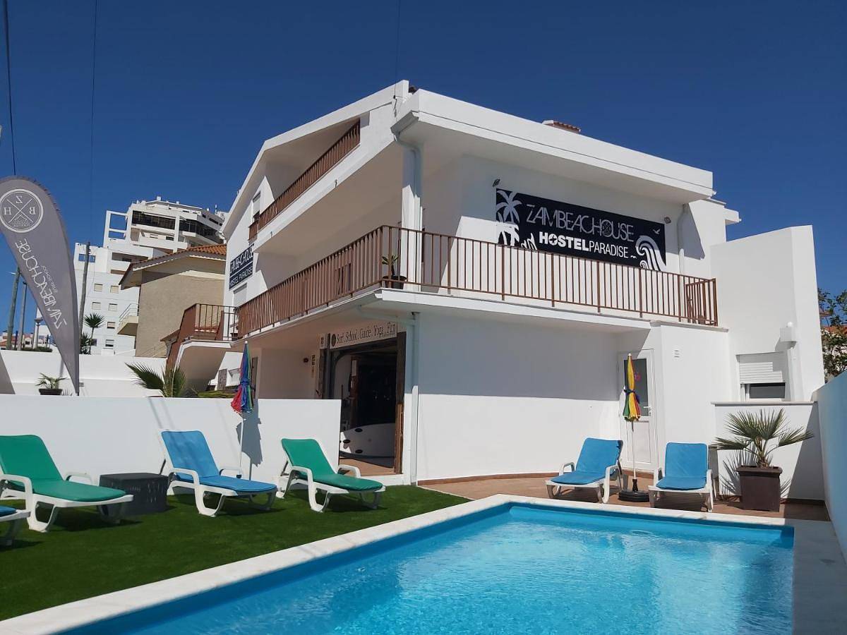 Zambeachouse - Hostel Paradise in Praia da Areia Branca, Lourinhã