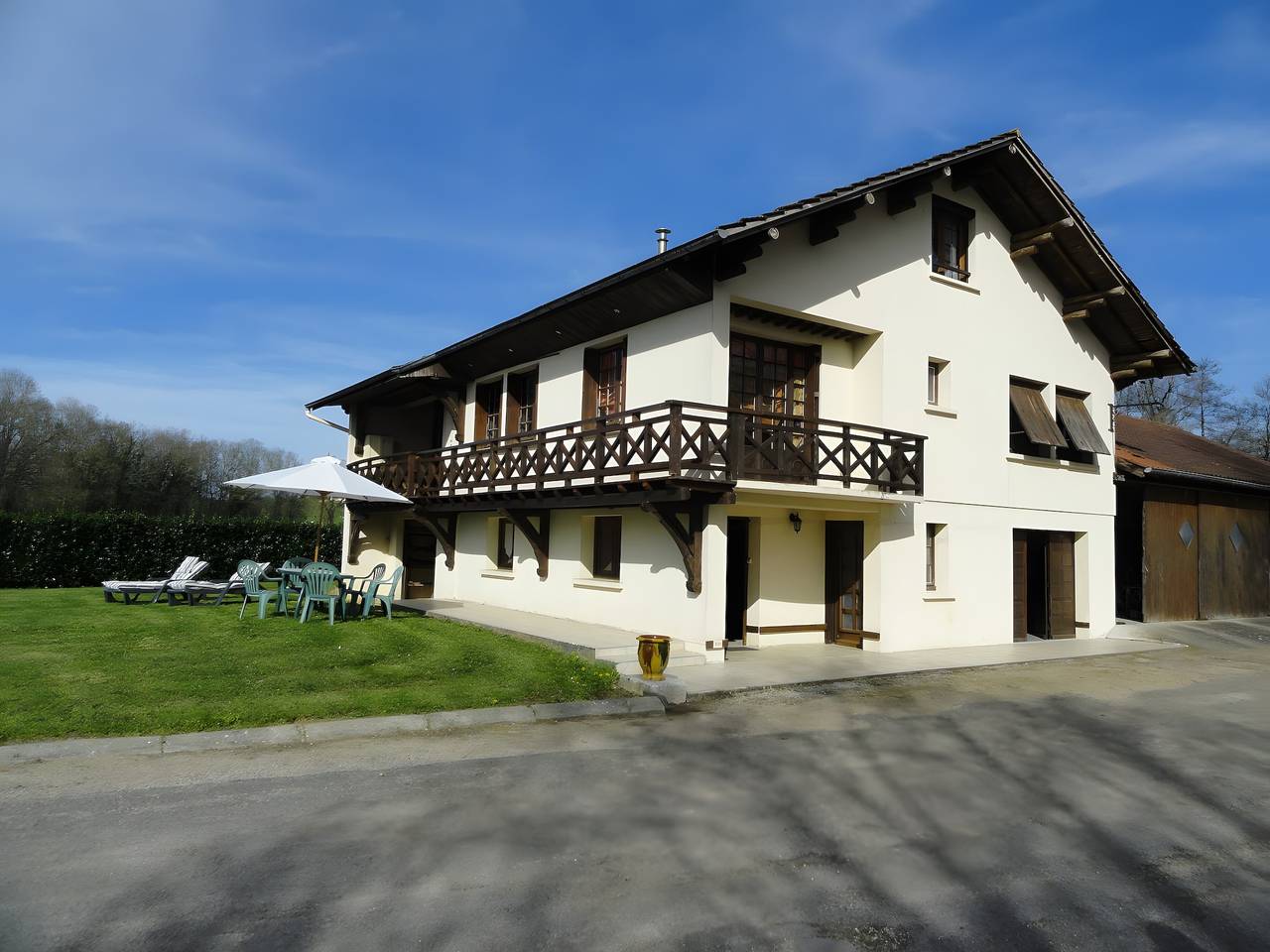 Vakantiehuis 'Gite Du Moulin De Veyriat' met gedeelde tuin, balkon en wifi in Lescheroux, Bourg-en-Bresse en omgeving