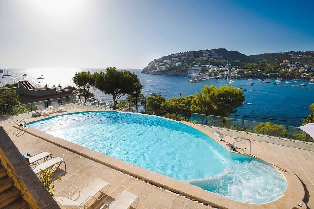 Villa Avec Vue Sur Mer, Acces Direct A La Mer, Piscine, Situation Exceptionnelle in Port d'Andratx, Andratx