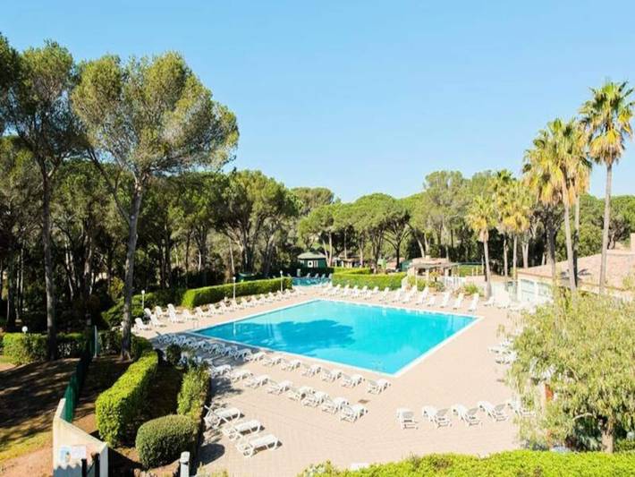 Gîte pour 6 personnes, avec piscine et terrasse, adapté aux familles dans Golf et Tennis Club de Valescure - 4