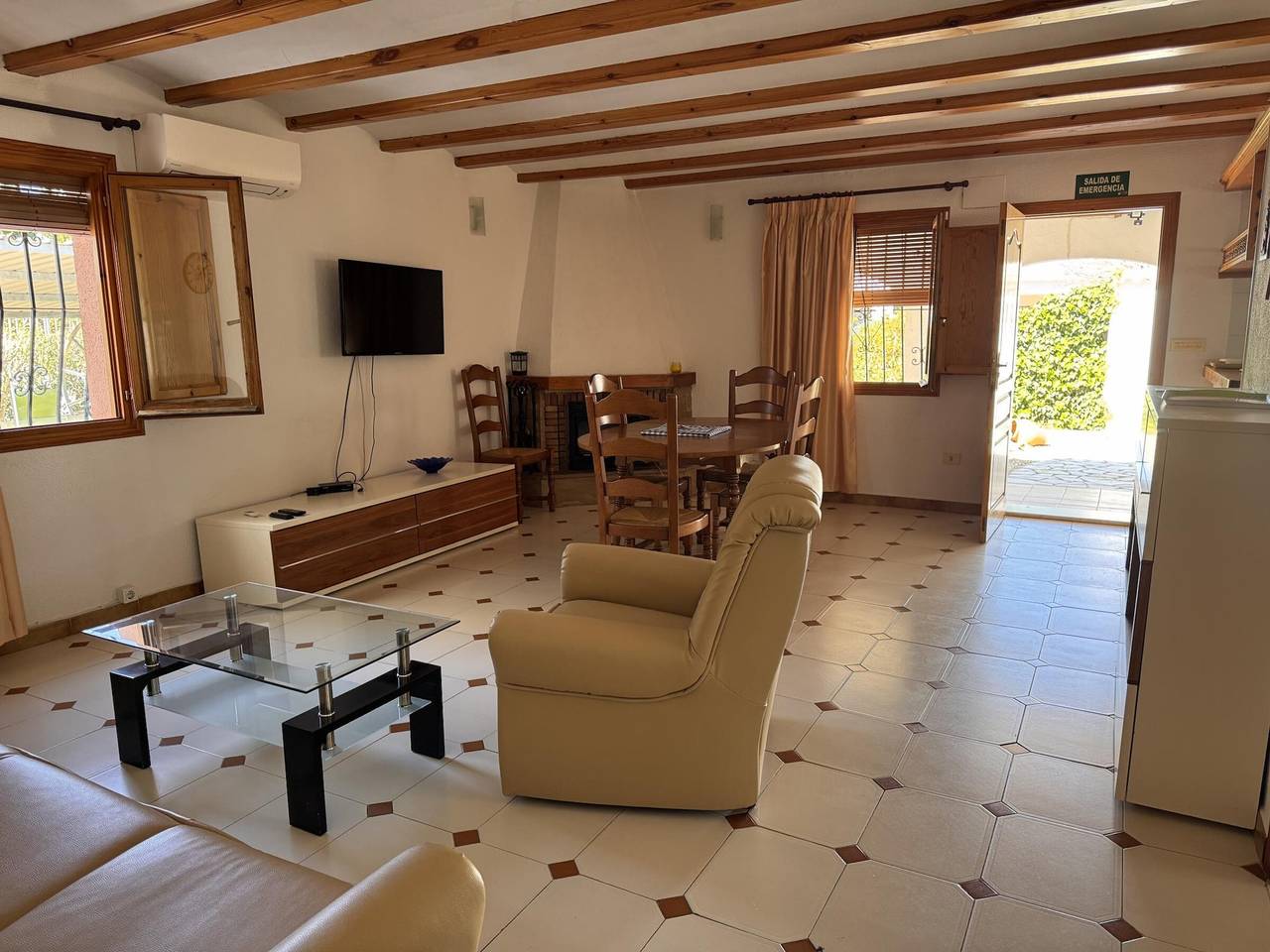 Villa espaciosa con piscina privada y Wi-Fi en Oliva in Oliva, Costa Blanca
