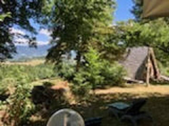 Location de vacances pour 3 personnes, avec vue et jardin à Bertignat - 2