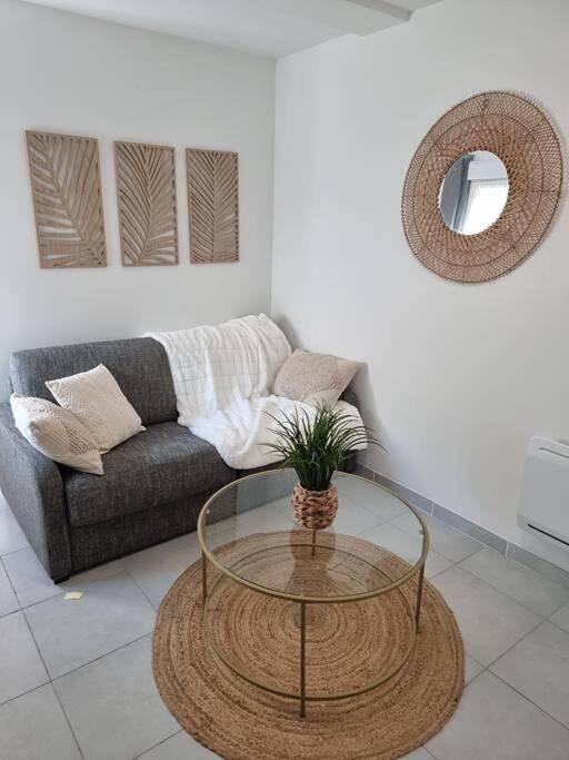Appartement entier, One-Bedroom Apartment in Saint-Pierre-des-Corps, Région de Tours