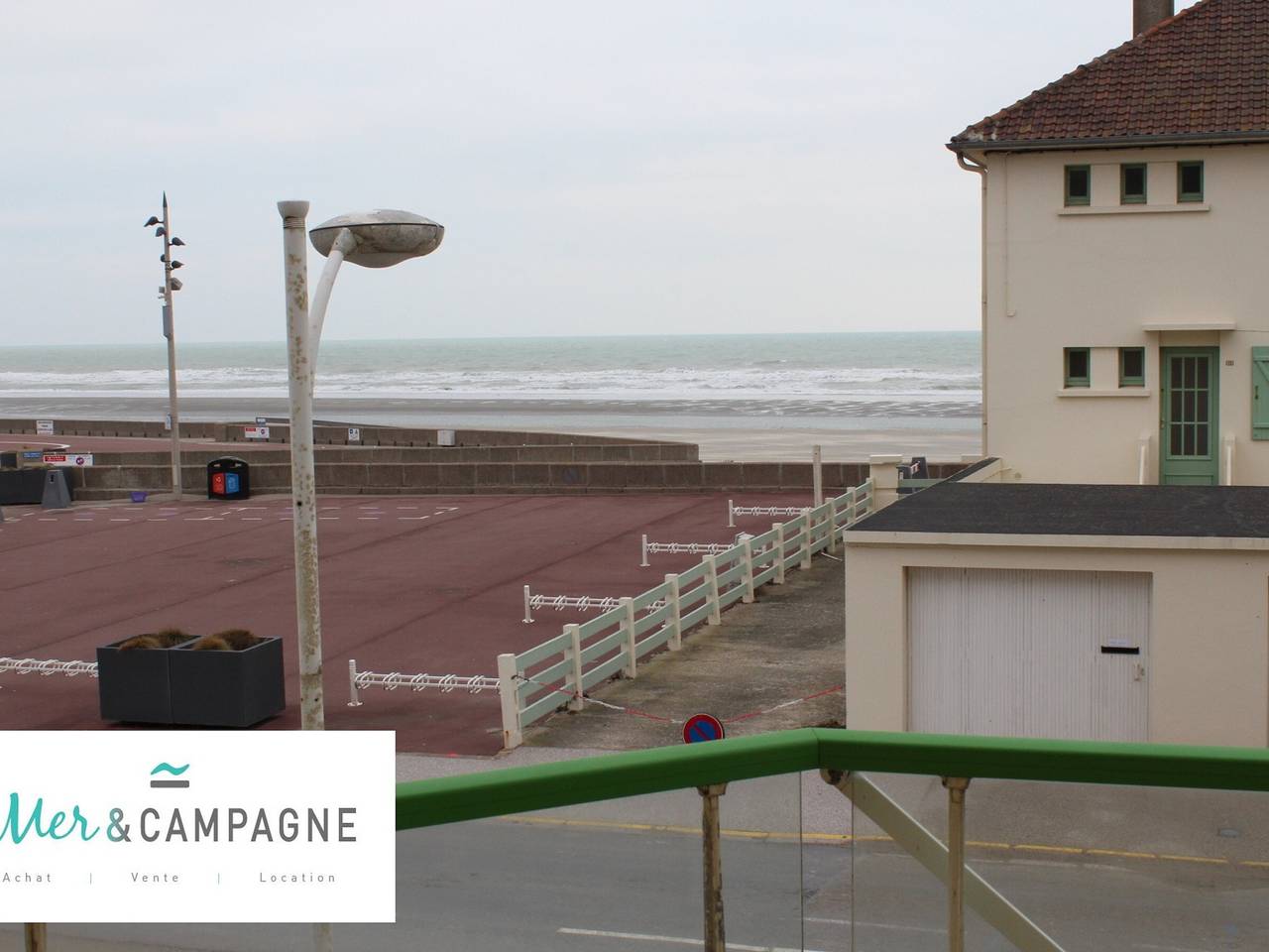 Entire apartment, Cozy apartment near the beach with balcony, parking and pets allowed in Fort-Mahon-Plage, Abbeville region