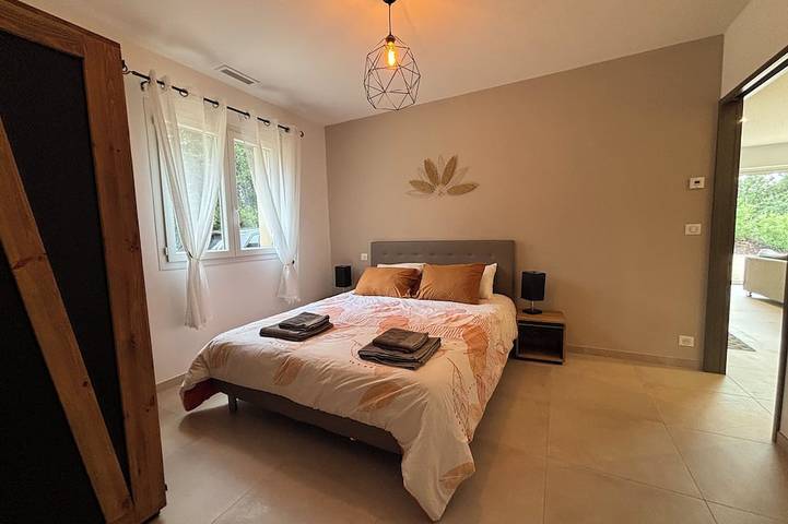 Location de vacances pour 8 personnes, avec Jacuzzi et Terrasse à Orgnac-l'Aven - 2