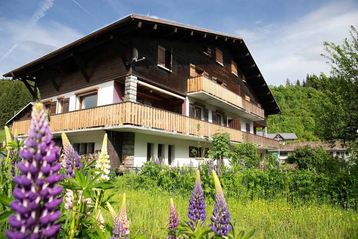 Studio entier, Studio 4 personnes  Chalet Tournier avec vue sur la montagne, jardin partagé et Wi-Fi in Les Gets, Les Portes du Soleil