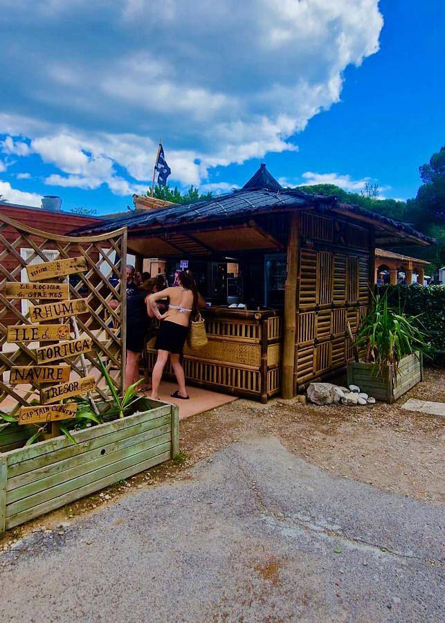 Location de vacances pour 6 personnes, avec piscine ainsi que terrasse et bassin pour enfant dans Plage de l'Espiguette - 2