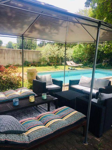 Villa pour 6 personnes, avec vue ainsi que terrasse et piscine