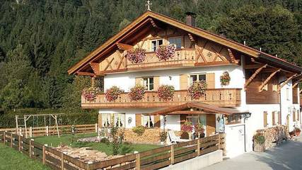 Ferienwohnung für 4 Personen, mit Garten in der Zugspitzregion