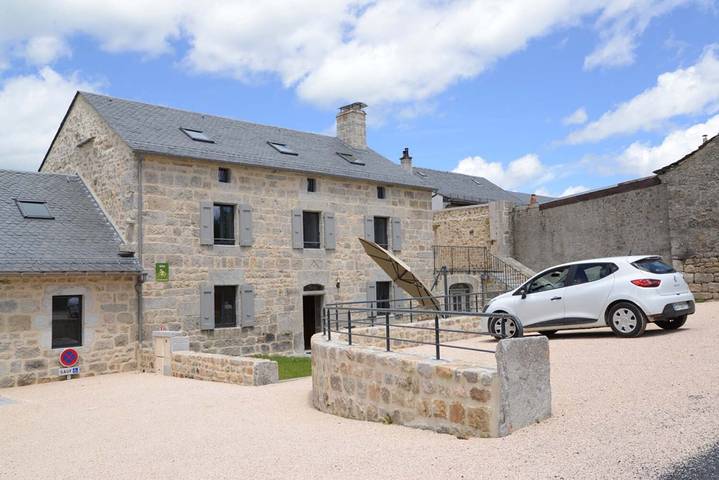 Gîte pour 10 personnes, avec Terrasse et Vue dans Albaret-le-Comtal