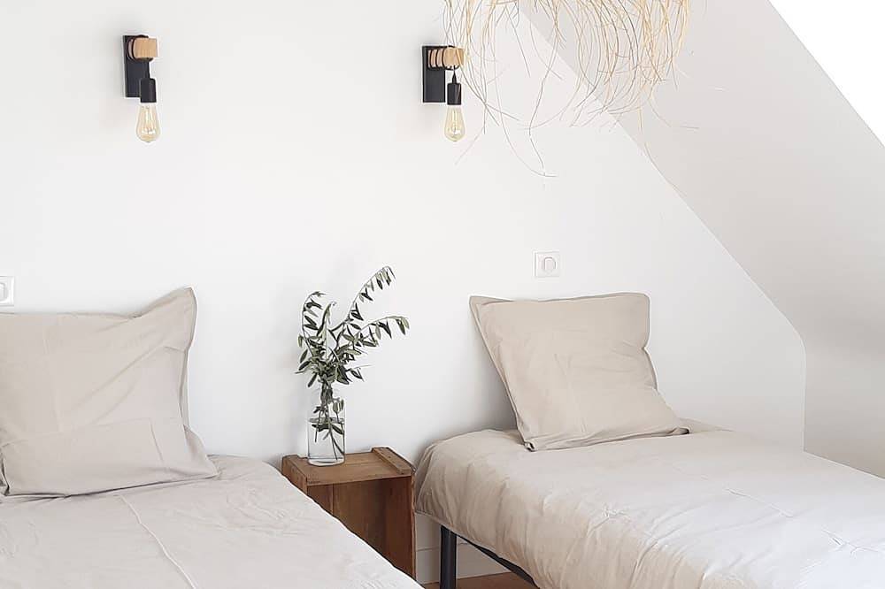 Maison Rénovée Proche des Plages in Lorient, Côte des Mégalithes