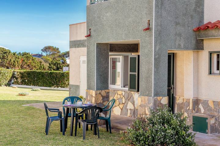Apartamento entero, Apartamento 'Cala En Forcat' con Piscina Compartida, Terraza Comunal y Wi-Fi in Cala Blanes, Ciudadela