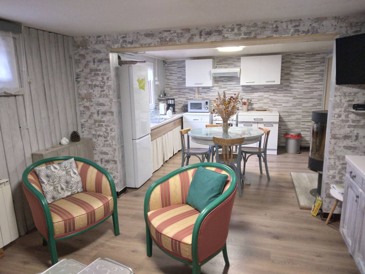 Gîte paisible en forêt avec terrasse, 4 personnes in La Bourgonce, Saint-Dié-des-Vosges