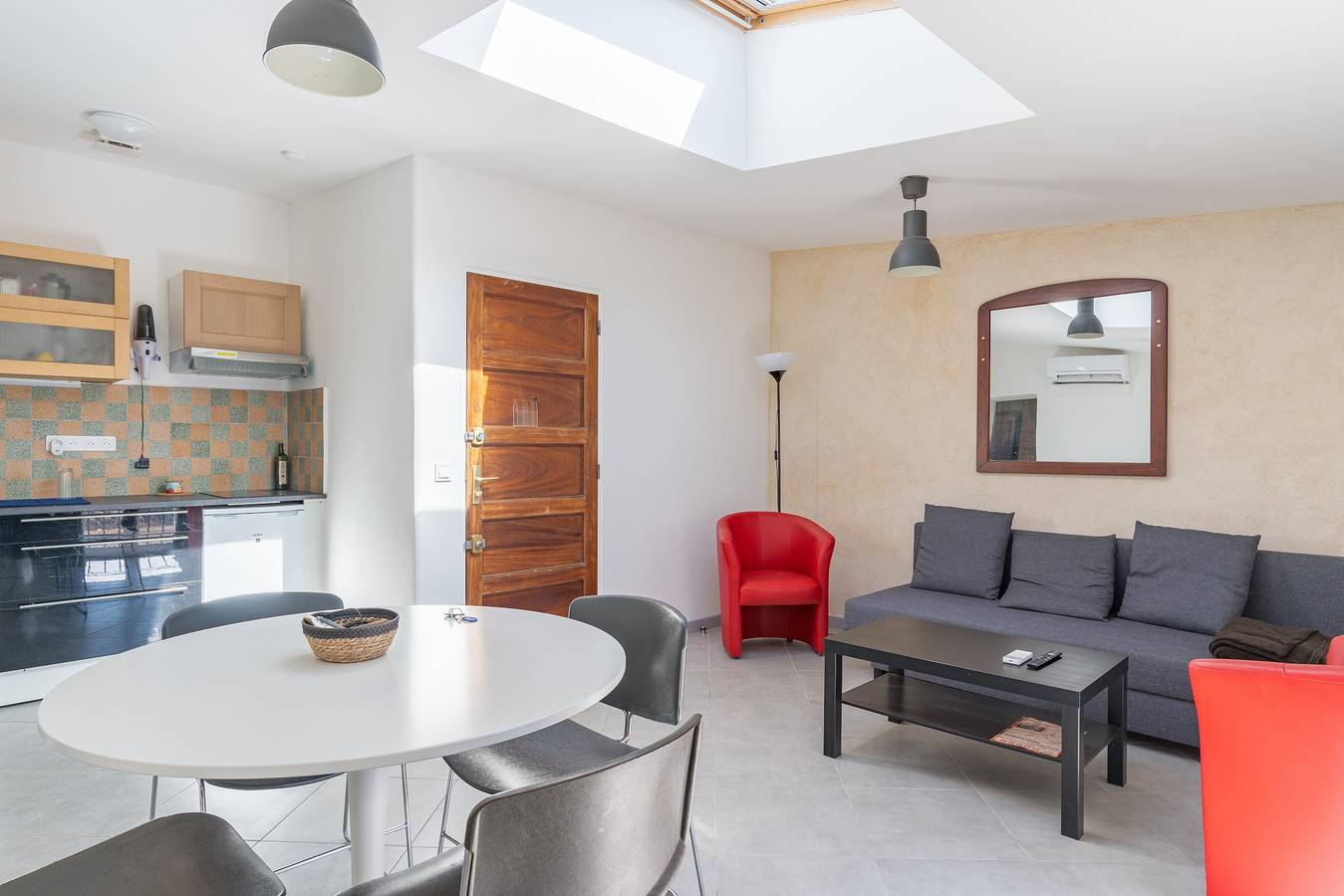 Appartement entier, Vaste appart de 45 m2 climatisé - 3 pièces dont alcôve - n4 in Charleval, Région d'Aix-en-Provence