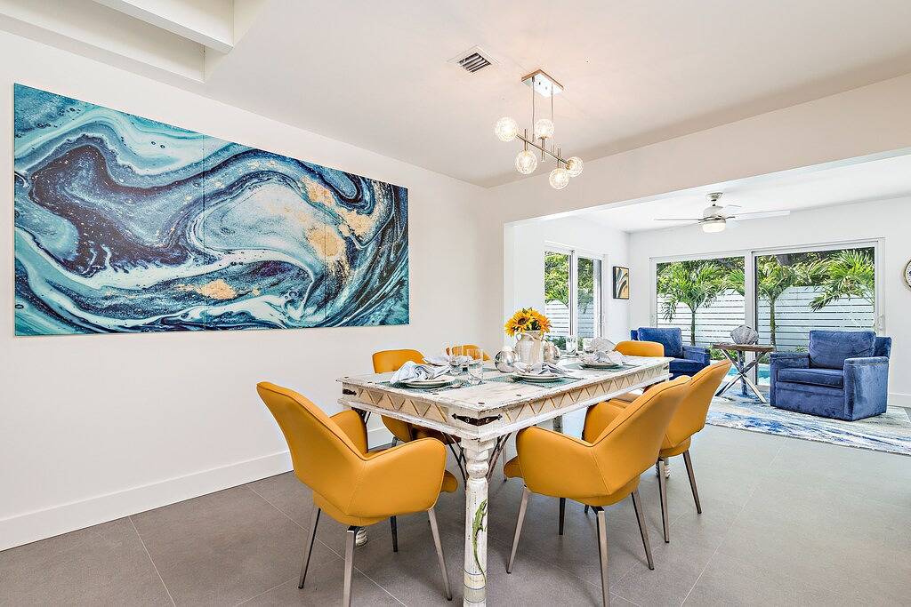 Luxury retreat w/pool & game room in West Palm Beach, Palm Beach County