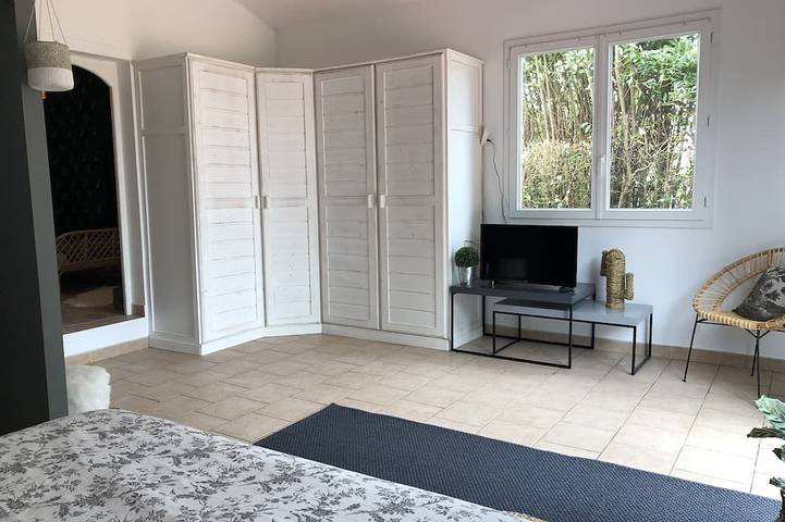 Location de vacances pour 5 personnes, avec jardin et terrasse à Port-des-Barques - 2