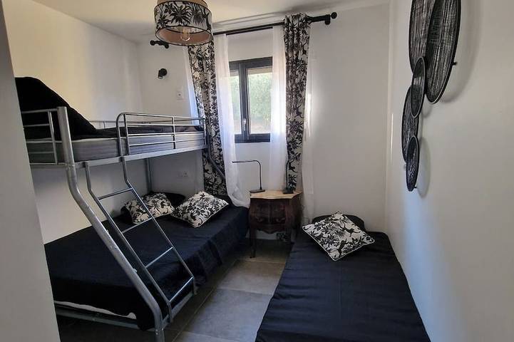 Location de vacances pour 10 personnes, avec piscine et terrasse à Pierrelongue - 4