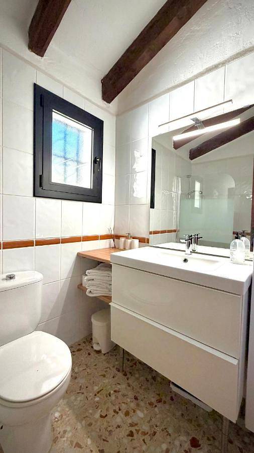 Casa rural para 8 personas, con vistas y balcón además de jardín y piscina en Orba - 2