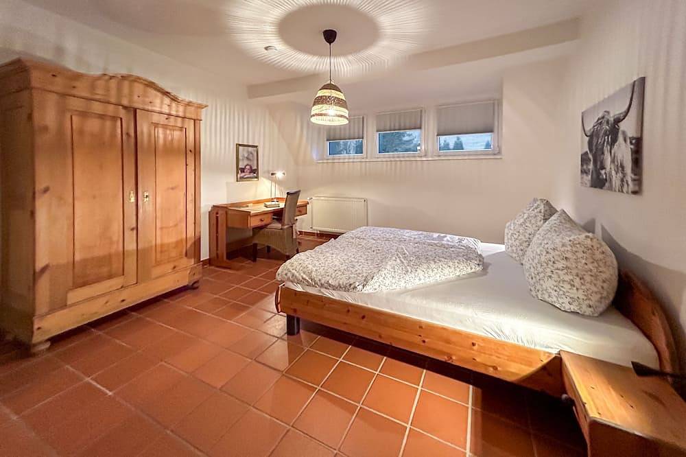 Ganze Wohnung, Schöne geräumige Ferienwohnung in Neroth in Neroth, Vulkaneifel