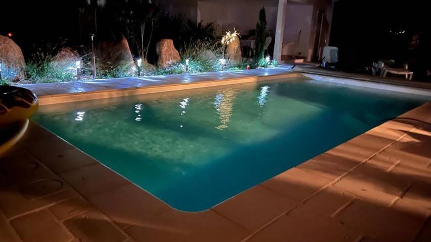 Location de vacances pour 3 personnes, avec Terrasse et Jardin ainsi que Piscine et Vue dans Casamozza