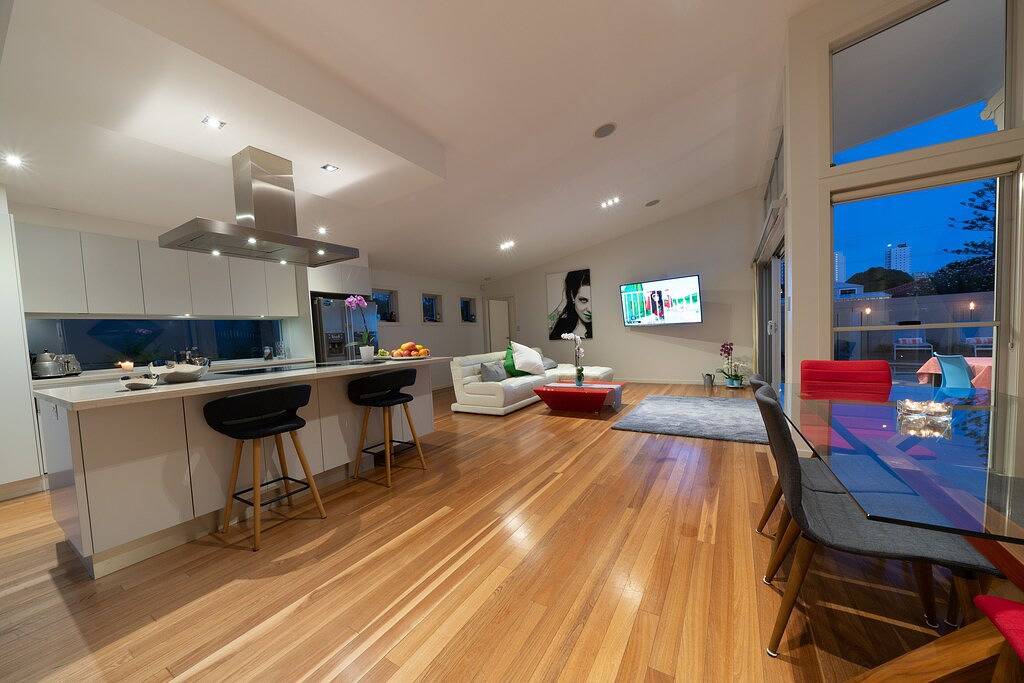 Holiday Home for 11 People in Surfers Paradise, Queensland