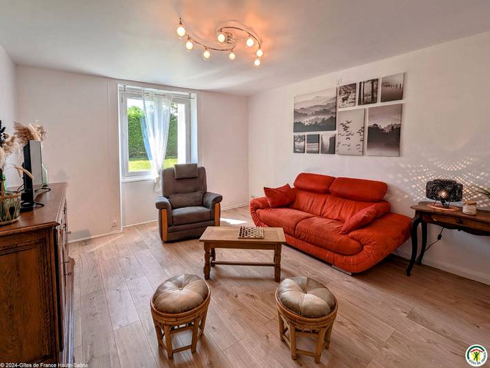 Gîte pour 4 personnes, avec Terrasse et Jardin à Frasne-le-Château