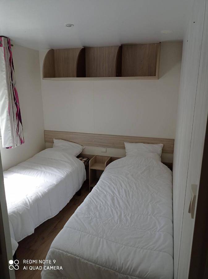 Camping pour 6 personnes, avec jacuzzi et sauna ainsi que piscine et jardin