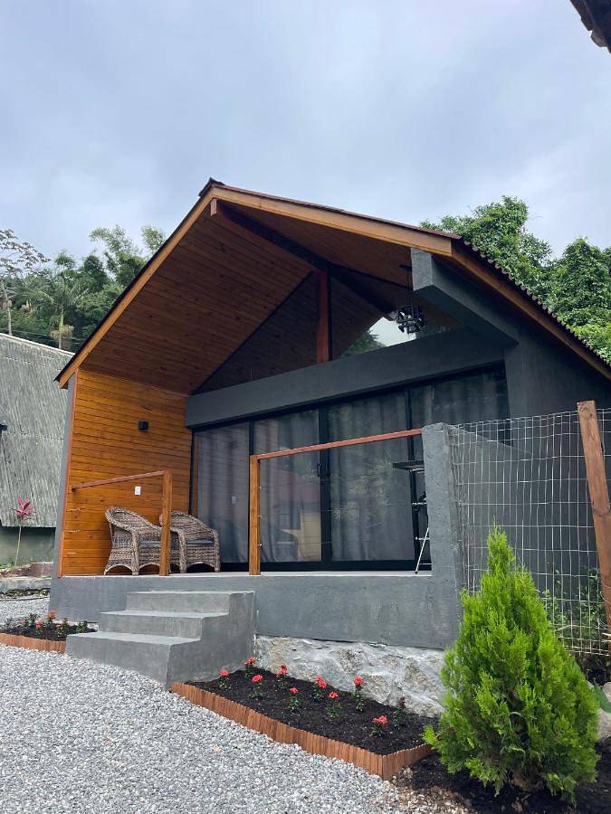 Pousadas para 4 pessoas, com piscina infantil e piscina e ainda jardim em Praia Mole