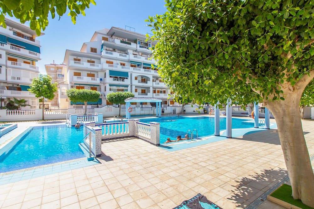 Ganze Wohnung, Schöne Ferienwohnung in La Mata mit Swimmingpool in Torrevieja, Costa Blanca