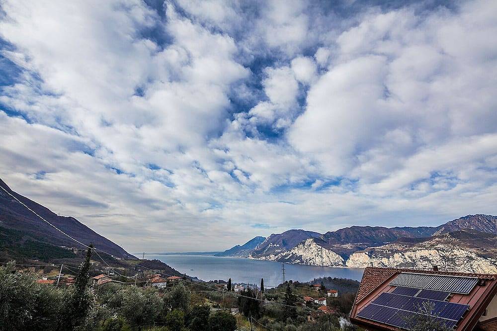 Familienresidenz: 4 Appartments und großer Gemeinschaftsbereich, Pool und Garten in Malcesine, Gardasee-Berge