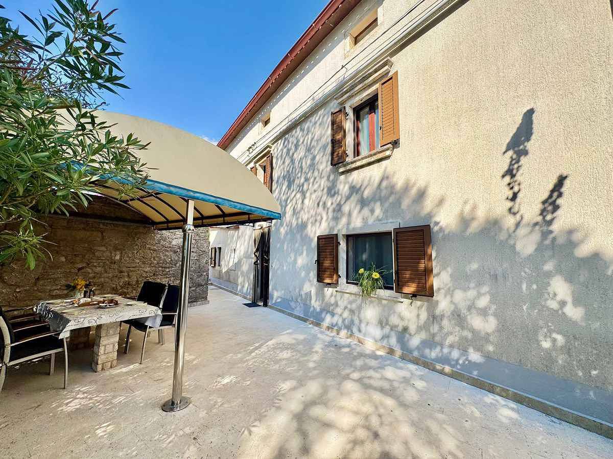 Ganze Ferienwohnung, Ferienwohnung mit gemeinsamem Pool und Balkon in Krnica, Marčana